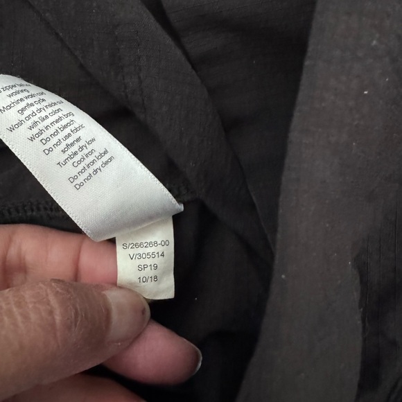 Athleta Trekkie North Women’s Short Black Athleisure Utility Hiking Size 10 - Picture 6 of 10